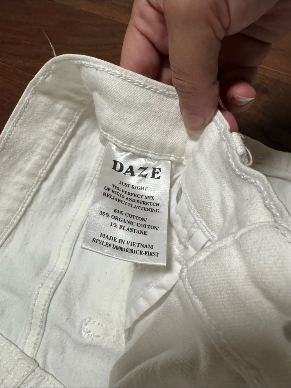 DAZE White Distressed High-Rise Jeans! Size 29! - Picture 4 of 10